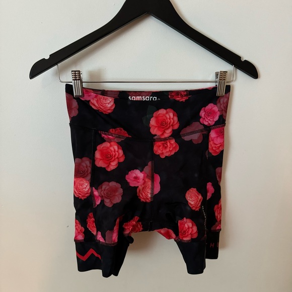 Elastic Interface Cycling Shorts - Never Worn - Picture 2 of 4